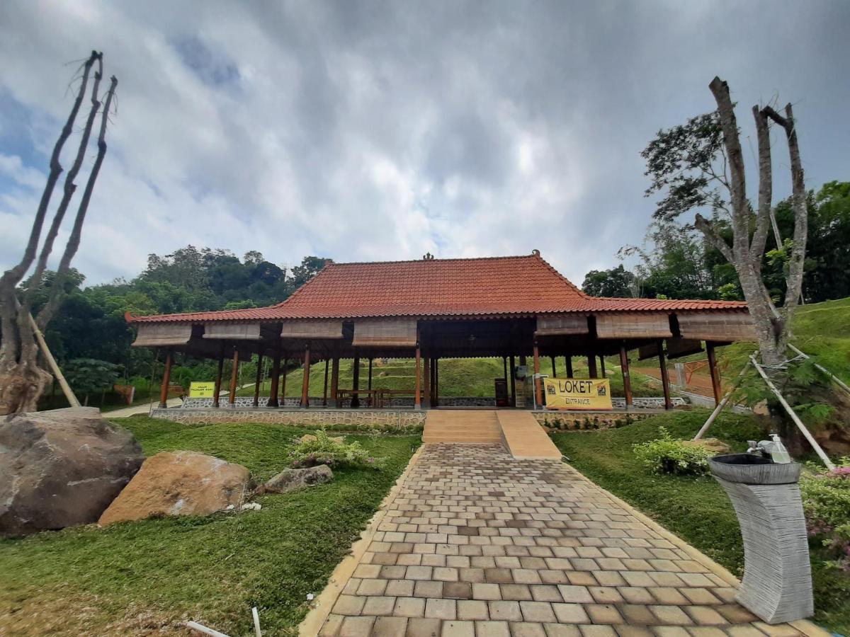 Auberge de jeunesse Seger Nusantara à Kalisat Extérieur photo