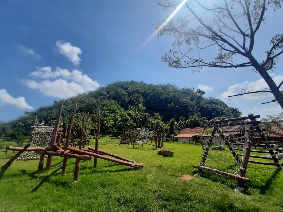 Auberge de jeunesse Seger Nusantara à Kalisat Extérieur photo